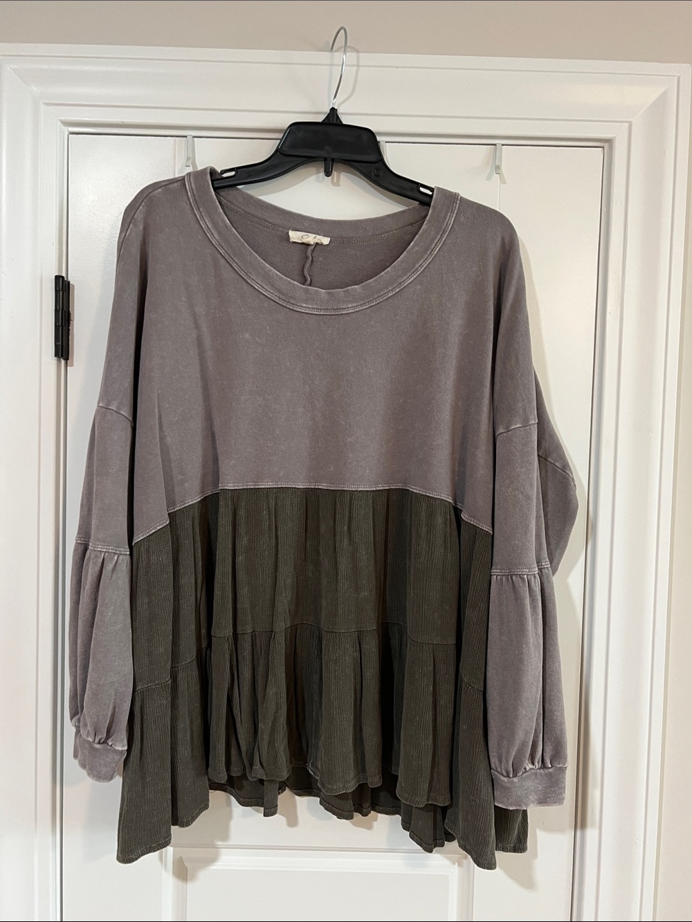 easel Two-Tone Peplum Tunic - Gray & Olive